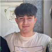 ¡Hola! Tengo 20 años, soy estudiante y superé bachillerato con un 9,3 de media, obteniendo un 10 tanto en latín como en griego.